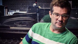 Pablo Fabregat: “El humor es la mejor herramienta para decir cosas en tono pacificador” - Charlemos de vos - DelSol 99.5 FM
