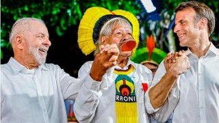 Las fotos de Lula con Macron y otras señales de que la política no logra dar con el verosímil  - Darwin concentrado - DelSol 99.5 FM