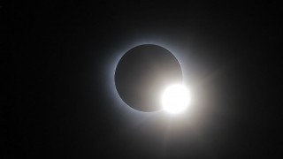 Lo que dejó el eclipse solar imperialista/ El PIT-CNT sigue poniendo a prueba su pareja con el FA - Columna de Darwin - DelSol 99.5 FM