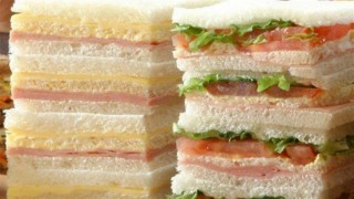 Top 3 en una bandeja de sándwiches surtidos - Sobremesa - DelSol 99.5 FM