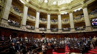 Cuando el Parlamento se cruza con la religión aparecen alineamientos que tienen más de 100 años - Nicolás Iglesias - DelSol 99.5 FM