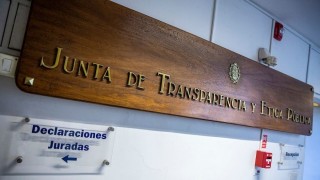 Mucha norma y poca transparencia - Departamento de Periodismo de Opinión - DelSol 99.5 FM