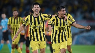 “En una noche que arrancó complicada, Peñarol se floreó, consiguió la Anual y llega fuerte a la definición” - Comentarios - DelSol 99.5 FM