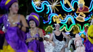 El Carnaval con el peor eslogan del mundo volvió a presentarse con la peor forma que tiene de presentarse - Darwin concentrado - DelSol 99.5 FM