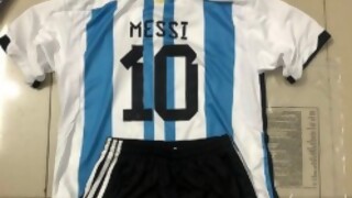 El nuevo uruguayo usa camiseta de Argentina - La Charla - DelSol 99.5 FM