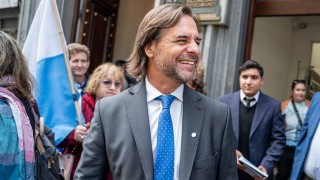 “Suave con las Personas Negligentes Tour” de Luis Lacalle Pou - Darwin concentrado - DelSol 99.5 FM