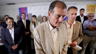 Radaelli se fue de Cabildo, Manini intenta entusiasmar al público (que todavía no se fue) en congreso de CA/ Reacciones al cierre introspectivo de la Biblioteca Nacional - Columna de Darwin - DelSol 99.5 FM