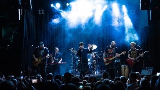Volvió el hoyo negro: bandas que unen y bandas que dividen - El hoyo negro - DelSol 99.5 FM