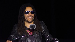 Leve prueba de nuestra existencia: Lenny Kravitz retroviral con un coro de niños uruguayos - Columna de Darwin - DelSol 99.5 FM