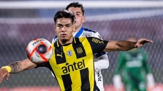 ❝En un emocionante partido, Peñarol se llevó la clasificación en la hora❞ - Comentarios - DelSol 99.5 FM