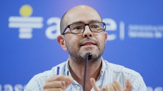 La hilarante cantidad de horas de trabajo de Danza/ ¿Quién está más cerca de la guerra civil: Brasil, EE.UU, Inglaterra o Francia? - Columna de Darwin - DelSol 99.5 FM