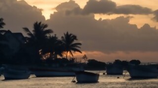 Identidades - Cosas que pasan - DelSol 99.5 FM
