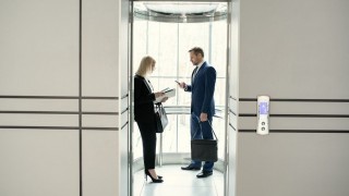 El compromiso a la conversación de ascensor - Entrada en calor - DelSol 99.5 FM