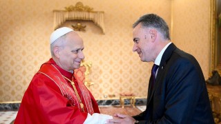 ¿Qué es el mal timing, papá? El canciller llevó a Orsi a ver al papa en la semana de la eutanasia - Darwin concentrado - DelSol 99.5 FM