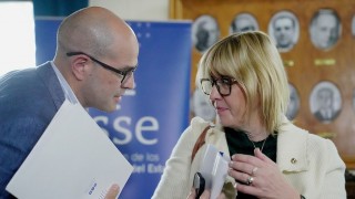 “Yo soy full life”: capítulos decisivos de Danza con Lobbies, un éxito por descarte - Columna de Darwin - DelSol 99.5 FM