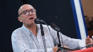 Auge y caída del Fogata Bermúdez y otras como 10 noticias en un minuto, cada una - Columna de Darwin - DelSol 99.5 FM