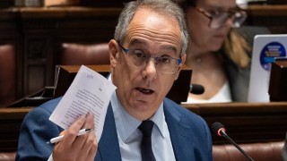 Show de mociones (y emociones) de la oposición - Informes - DelSol 99.5 FM