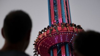 La torre de caída libre se trancó en su estreno/ Cambio de firma: Delcycracia en Venezuela - Columna de Darwin - DelSol 99.5 FM