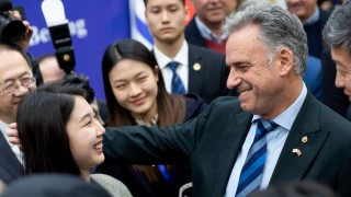 Viaje de Orsi a China arruinó dos vidas: el niño que se dejó hacer un gol y la “china de Ana Prada” - Darwin concentrado - DelSol 99.5 FM