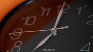 Ranking del mal timing: pijamada de ayatolás en Irán, el anuncio de los encantos relajantes de México y la baja en los combustibles - Darwin concentrado - DelSol 99.5 FM