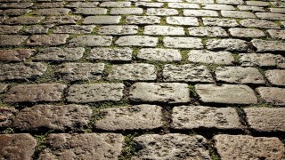 Detrás de los adoquines - Microhistoria - DelSol 99.5 FM