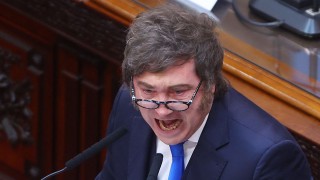 A Milei no le arranca la economía/ La geopolítica internacional entró en la fase de ‘el meme se hace solo’ - Columna de Darwin - DelSol 99.5 FM