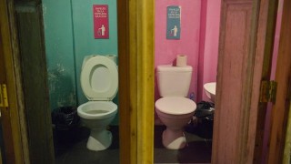 Los hombres que no leen (en el baño) y otras como 10 noticias en un minuto, cada una - Darwin concentrado - DelSol 99.5 FM