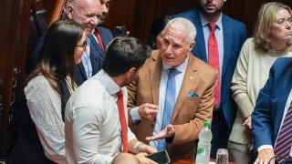 Los titu lengue lengue de la interpelación al ministro de apellido Negro y otras como 10 noticias - Columna de Darwin - DelSol 99.5 FM