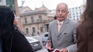 Salle ‘baitea’ con la más fea y se forzó a darse por aludido por la campaña de Arquitectura - Columna de Darwin - DelSol 99.5 FM