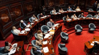 Otro paso en igualdad de género: proyecto busca eliminar la prioridad del apellido paterno - Informes - DelSol 99.5 FM