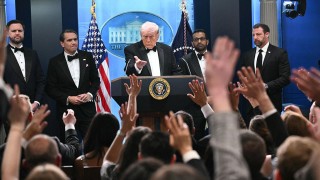 Apareció un loquito emprendedor en la cena de corresponsales de Trump pero no aparece el Puma de La Tahona  - Darwin concentrado - DelSol 99.5 FM