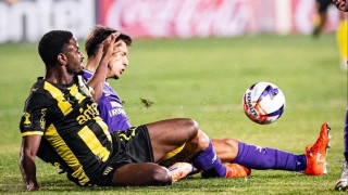 ❝Peñarol ganó un partido incómodo y descontó en la Anual❞ - Comentarios - DelSol 99.5 FM