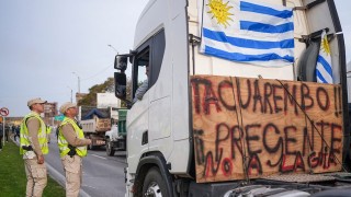 Camioneros autoconvocados con una verdad: acá no hay negocio - Columna de Darwin - DelSol 99.5 FM