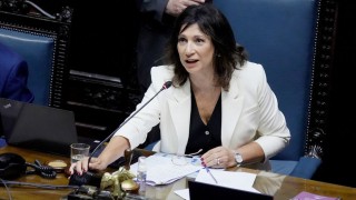 “Esta llega tarde…”: una de Blanca Rodríguez y otras frases infelices - Columna de Darwin - DelSol 99.5 FM