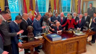 Trump, el relato fundacional de religión y nacionalismo en gobierno y escuelas - Nicolás Iglesias - DelSol 99.5 FM