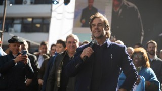 Aquí y ahora, el minuto a minuto del muy esperado discurso de ‘Lacalle Coach’ - Columna de Darwin - DelSol 99.5 FM