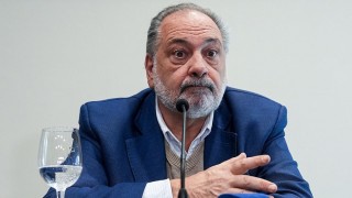 “Sólida” conferencia de Gandini pero la gente no le va a creer, ni Ana Durán le saca la mancha de lavado - Columna de Darwin - DelSol 99.5 FM