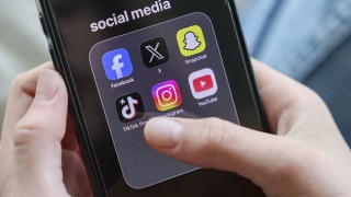 Redes sociales, Estados Unidos y los “acuerdos para la tribuna” - Bárbara Muracciole - DelSol 99.5 FM