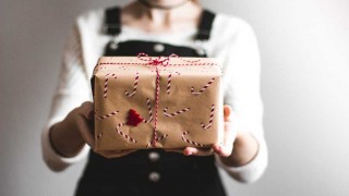 Instrucciones para hacerle regalos a una mujer - Segmento humorístico - DelSol 99.5 FM