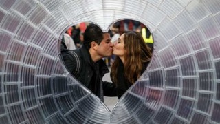 Beso, apretar, chuponear, chocar los alientos y las mil manera de llamar a esta hermosa acción. - Manifiesto y Charla - DelSol 99.5 FM