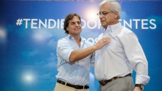 El regreso de las flores de Bach de Lacalle para tender puentes - Columna de Darwin - DelSol 99.5 FM