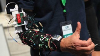 “Si tu trabajo es leer, llenar y copiar formularios, es obsoleto” y automatizable - Entrevistas - DelSol 99.5 FM