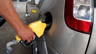 Lacalle y la suba de combustibles: entre lo insólito y lo sustancial - Departamento de Periodismo de Opinión - DelSol 99.5 FM
