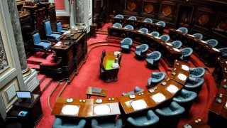 Informe sobre la falta de voluntad de instalar un sistema que controla asistencias y votos - Informes - DelSol 99.5 FM