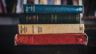 La puñalada literaria - El guardian de los libros - DelSol 99.5 FM