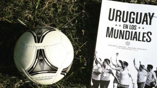 El “Profe” presentó “Uruguay en los Mundiales” en la feria del libro en San José - Entrevistas - DelSol 99.5 FM