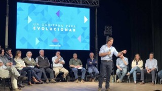 Darwin dijo que Lacalle Go nos va a paspar con la evolución - Columna de Darwin - DelSol 99.5 FM