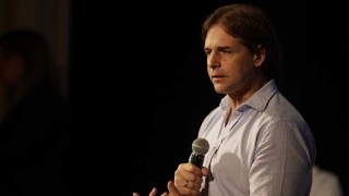 Según Darwin Lacalle destrozó su eslogan el primer día - Columna de Darwin - DelSol 99.5 FM