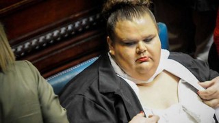 Michelle Suárez sigue trabajando aunque su título fue suspendido - Cambalache - DelSol 99.5 FM