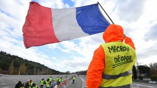 La fuerza de los herpes de diciembre y la debilidad de Macron - Columna de Darwin - DelSol 99.5 FM